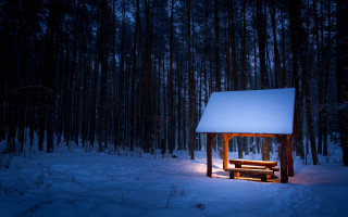 Snowy forest cabin night aurora 2 - atmospheric free wallpaper for desktop