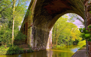 Bridge arch river green trees - andy goldsworthy free wallpaper