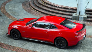 Red sports car fountain steps - a fountain free wallpaper