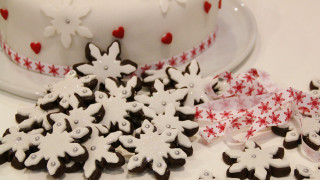 Cake cookies snowflake table rose - fine detail free wallpaper
