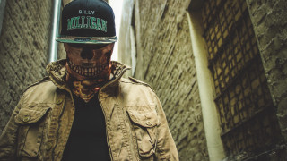 Skull facepaint baseballcap alleyway brickwall - underground comix free wallpaper for desktop