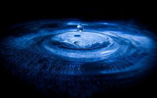 Blue water droplet planet ocean - abstract illusionism free wallpaper