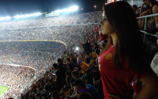 Woman red shirt crowd soccer 2 - a soccer game free wallpaper