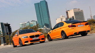 Orange cars street tokyo cityscape - vibrant colour free wallpaper