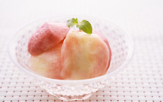 Bowl fruit leaf tablecloth polka - a white tablecloth free wallpaper for desktop