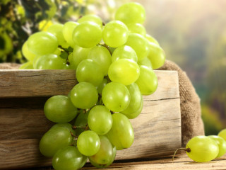 Green grapes wooden table bag - de hirsh margule free wallpaper for desktop