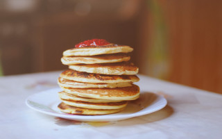 Pancakes strawberry plate knife fork - a plate free wallpaper
