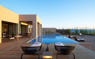 Couple chairs deck pool wine - exekia free wallpaper