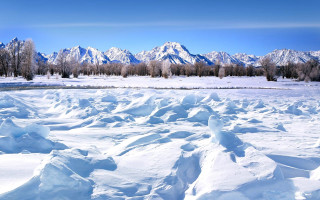 Snowy mountains lake shore blue - a blue sky in the foreground free wallpaper