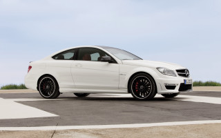 White car parking lot grass - a grass free wallpaper for desktop