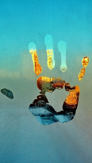 Hand reflection puddle water persons - a reflection free wallpaper for mobile