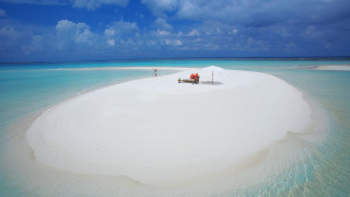 Beach ocean clouds sky people - land art free wallpaper