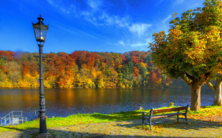 Park bench lamp post lake - german romanticism free wallpaper