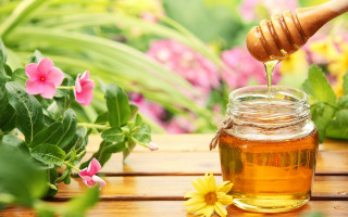 Honey jar flowers wooden spoon - a wooden spoon free wallpaper for desktop