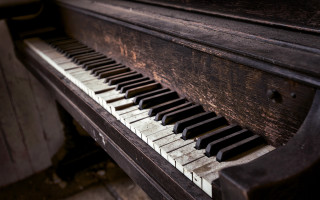 Piano wooden case black keyboard - a piano free wallpaper