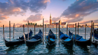 Gondolas city sunset matte cinematic - canaletto free wallpaper