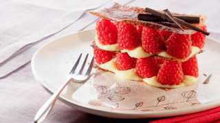 Plate cake fork napkin berries - food photography free wallpaper for desktop