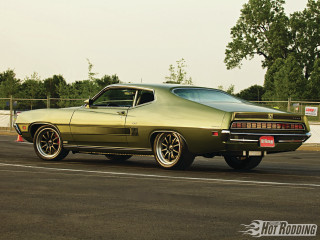 Green muscle car parking lot - neoclassicism free wallpaper for desktop