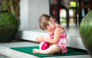 Little girl smiling bokeh pink - little free wallpaper for desktop