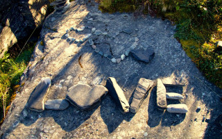 Rock broken sign love bench - love free wallpaper