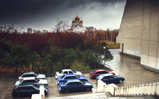 Parking lot cars clock tower - a group of cars free wallpaper for desktop