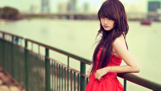 Red dress fence water city - chen lu free wallpaper