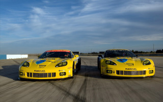 Yellow sports cars ocean track - cornelisz hendriksz vroom free wallpaper for desktop