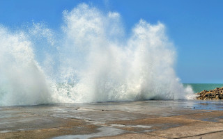 Large wave beach stormy weather - stuckism free wallpaper for desktop