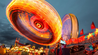Carnival spinning wheel lights night - a dark sky in the background free wallpaper