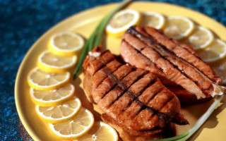 Grilled meat lemons blue tablecloth - a tablecloth free wallpaper