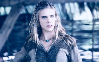 Woman longhair serious blueeyes jewelry - long hair and a necklace free wallpaper