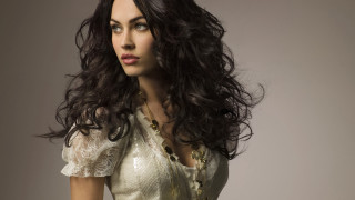 Gothic portrait woman white dress - flowing hair free wallpaper for desktop