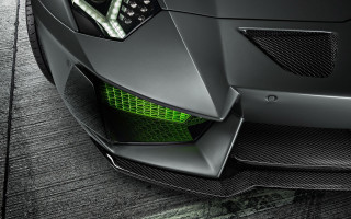 Sports car green light fence - a sports car free wallpaper