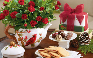 Table roses cookies vase birthday - the table free wallpaper