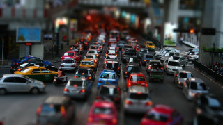 City traffic busy street bokeh - a busy city street free wallpaper