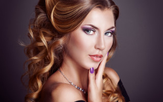 Purple nails necklace portrait rococo - her cheek free wallpaper