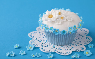 Cupcake white frosting blue flowers - white frosting free wallpaper