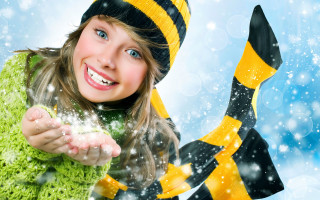 Girl green sweater hat snowball - a green sweater free wallpaper