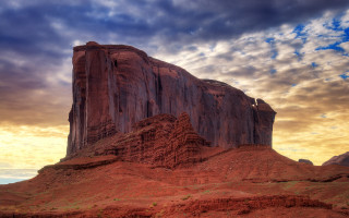 Desert rock formation cloudy sky 4 - a few cloud above free wallpaper