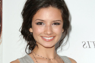 Woman necklace smiling camera happy 3 - a necklace and a necklace free wallpaper