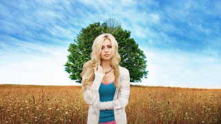 Woman field tree blue sky - photorealistic imagery free wallpaper