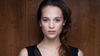 Woman braid wooden wall knives - a braid free wallpaper