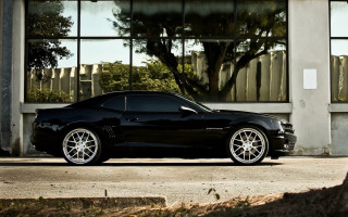 Black sports car building scene - a black sports car free wallpaper