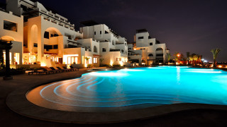 Lit up pool cityscape night - a large swimming pool free wallpaper