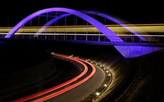 Long exposure bridge night car 2 - almada negreiro free wallpaper