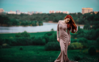 Red hair woman field city - a field of grass free wallpaper for desktop