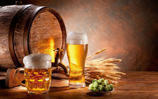 Wooden barrel beer glasses grapes - a wooden barrel free wallpaper