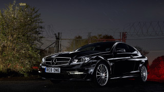 Black car fence night red - a red light free wallpaper