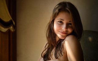 Woman white dress portrait indoor - free portrait wallpaper for desktop