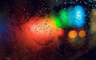 Blurry traffic light rain neon - window free wallpaper